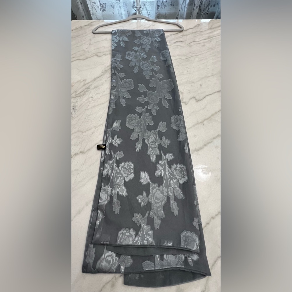 Beautiful Pattern Gray And Silver Wrap. - image 4